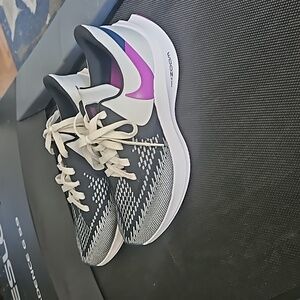 Womens Nike Zooms, size 8